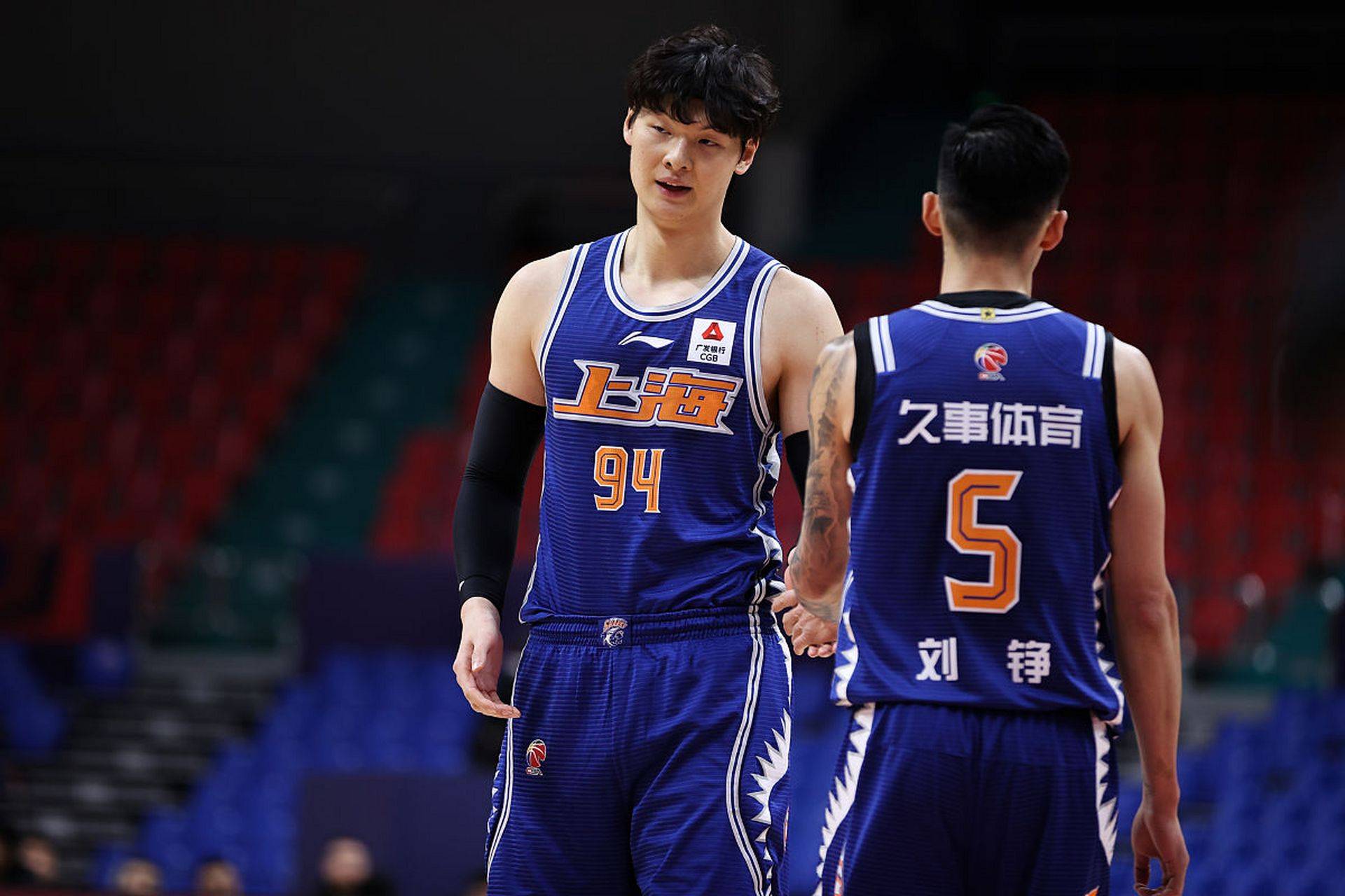 开云下载-集结日体能课后；上海久事主帅复盘备战亚冠；气氛紧张；身体对抗强度拉满-开云下载